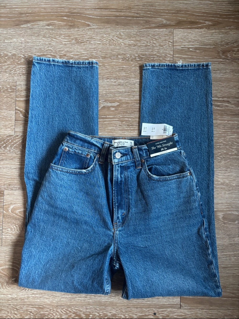 New! Abercrombie & Fitch Curve Love, Ultra High Rise 90s Straight jean, 26/2R